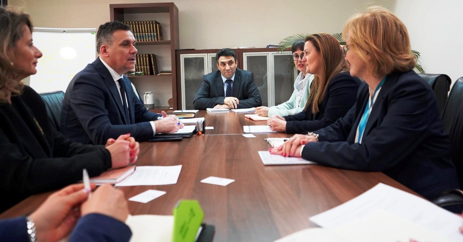 Средба на Хоџа со претставници на ЕБОР:  Продлабочување на партнерството со ЕБОР за модерна инфраструктура и зелени инвестиции