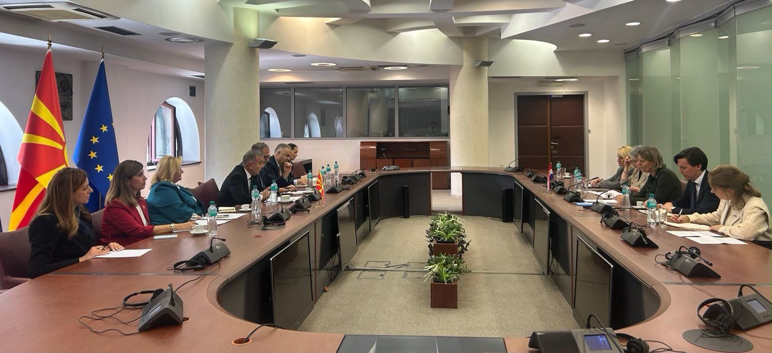 Средба на заменик министерот за надворешни работи и надворешна трговија, Зоран Димитровски со заменик министерката за надворешни работи на Кралството Холандија, Хелејн Бакер