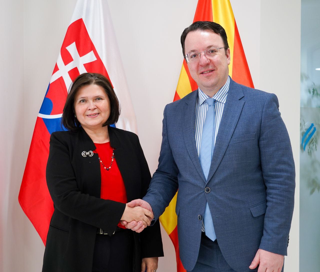 Средба Николоски-Хрицова: Од март нова авиолинија Охрид – Братислава, ќе ги зголемиме економските и туристички врски меѓу двете земји