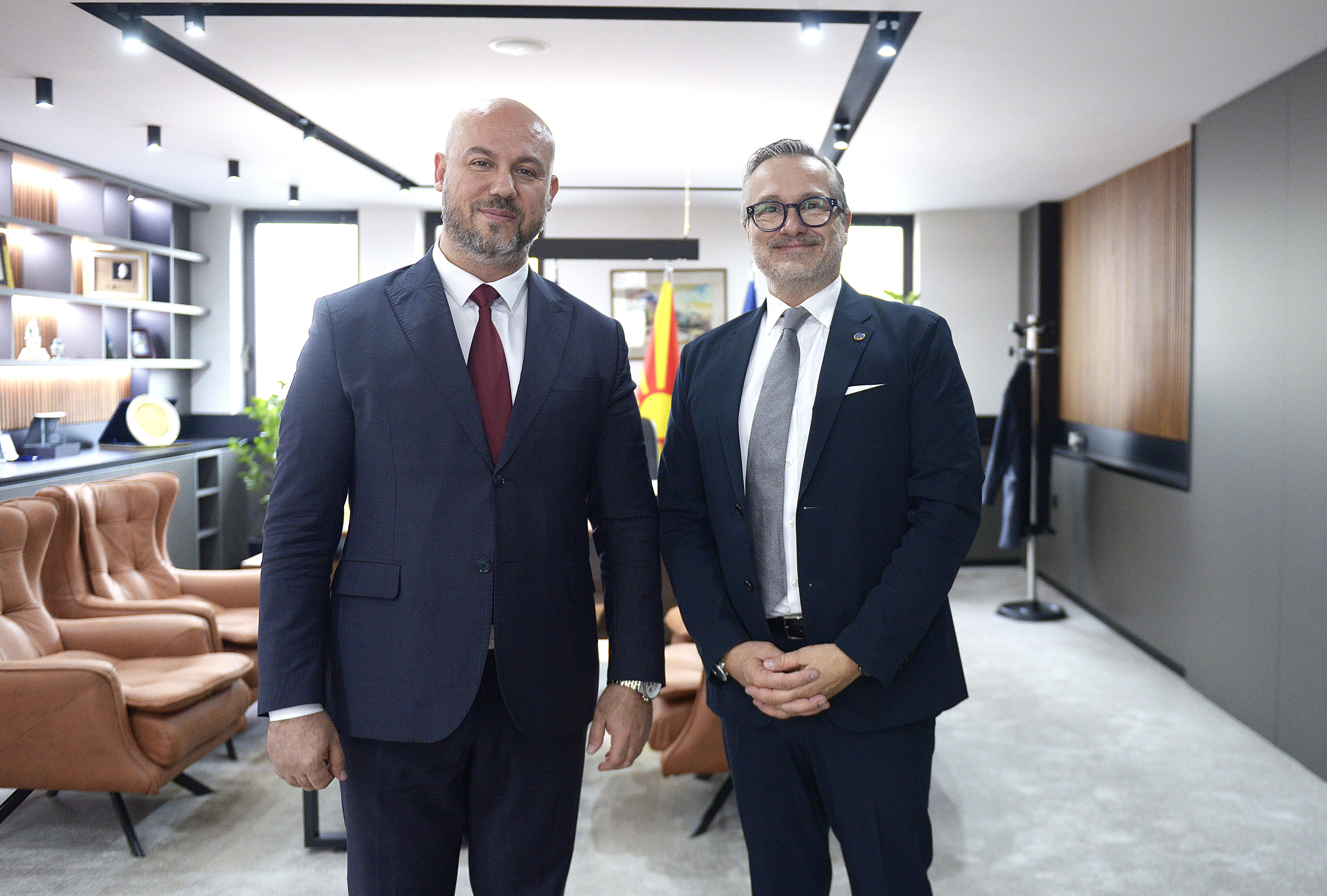 Средба помеѓу заменик министерот за внатрешни работи Астрит Исени и  Регионалниот претставник за Југоисточна Европа (ЈИЕ) во рамките на Канцеларијата на Обединетите нации за дрога и криминал (UNODC) Данило Рици