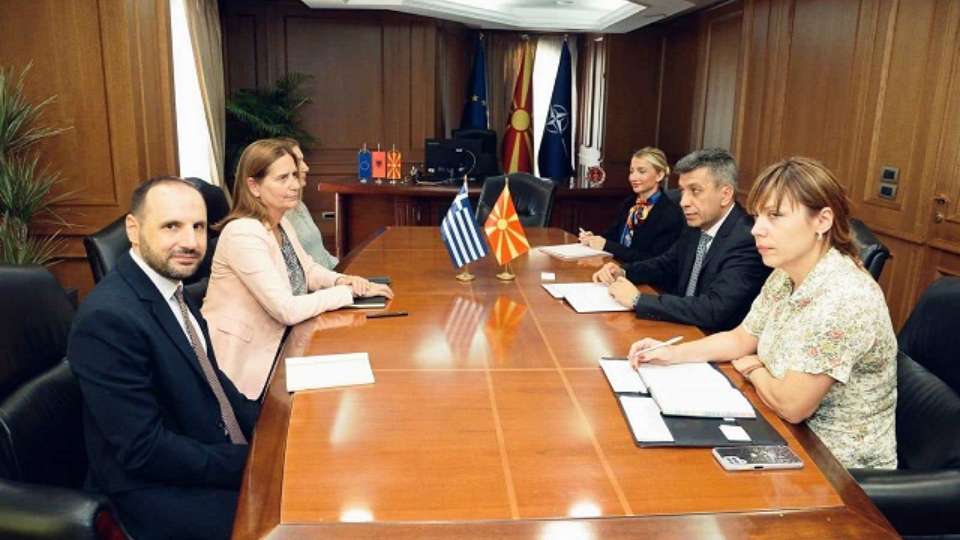 Средба на Меџити со грчката амбасадорка Филипиду