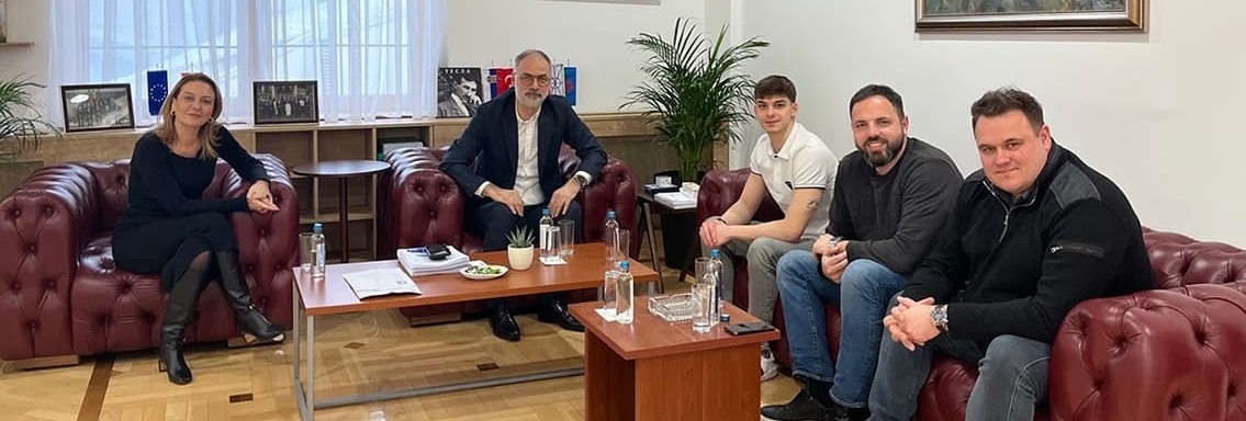 Стоилковиќ се сретна со бисерот на македонското пливање – Никола Ѓуретановиќ