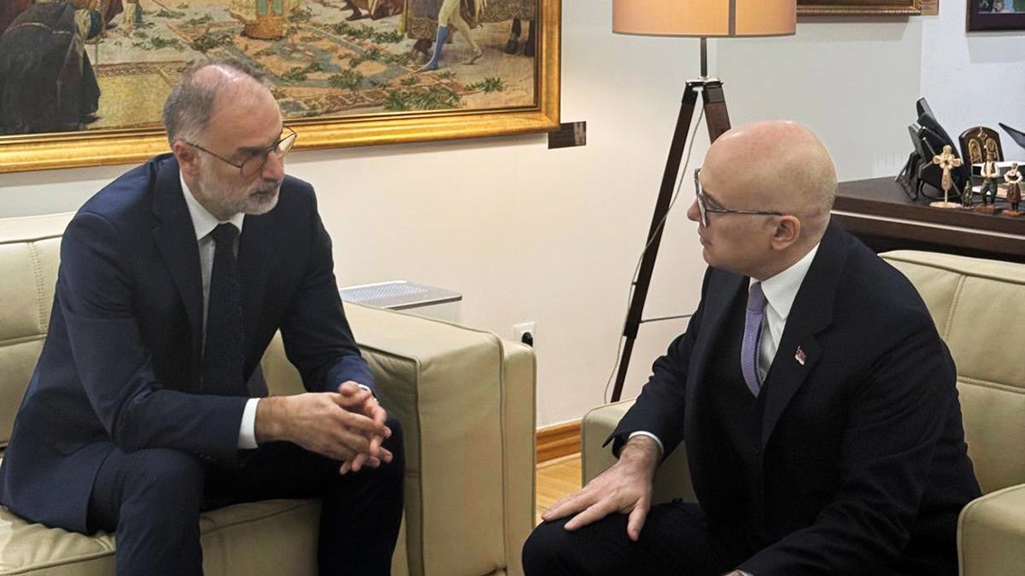 Стоилковиќ се сретна со српскиот премиер Вучевиќ