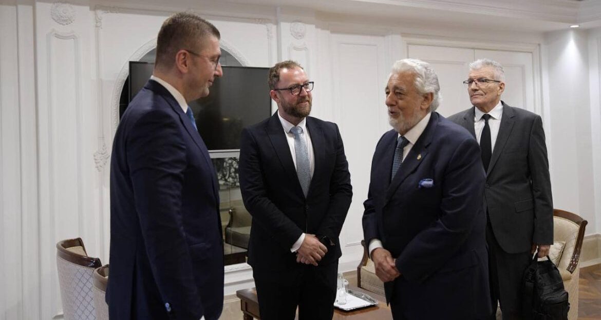 Тенорот со светска слава Пласидо Доминго на средба со премиерот Мицкоски и министерот Љутков