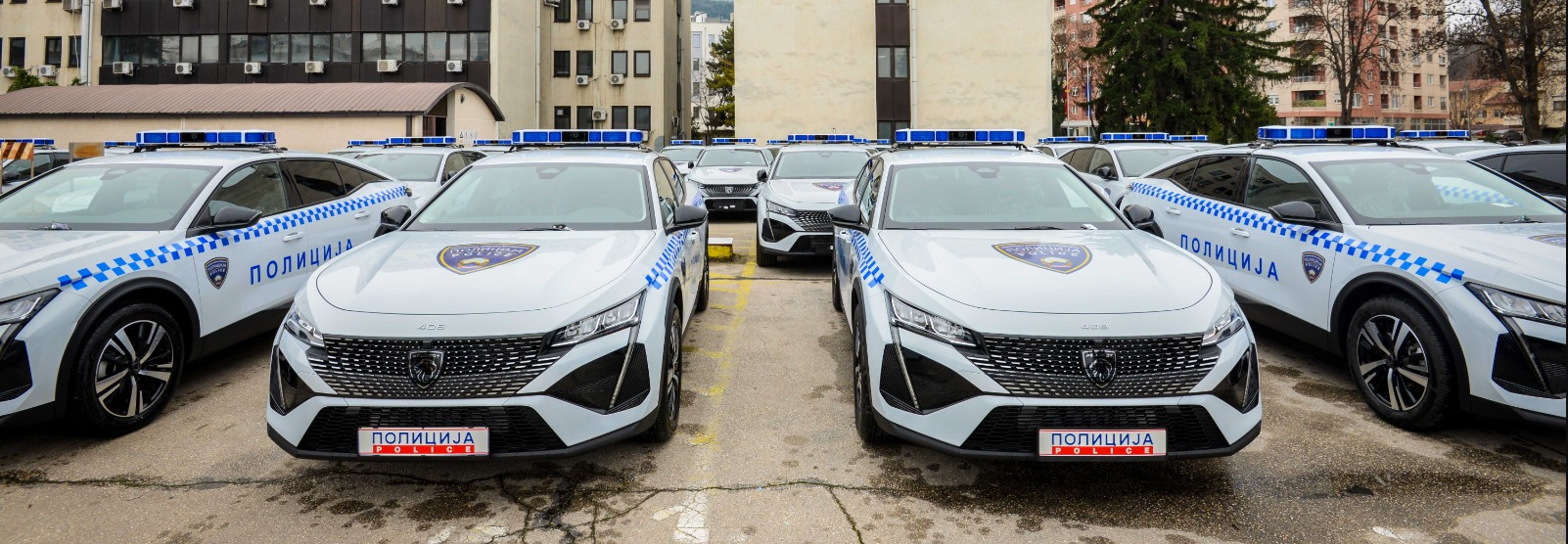 Тошковски и Мицкоски на промоција на 120 нови возила за македонската полиција: После 15 години нови возила за полицијата - инвестиција во безбедноста и во достоинството на полицаецот