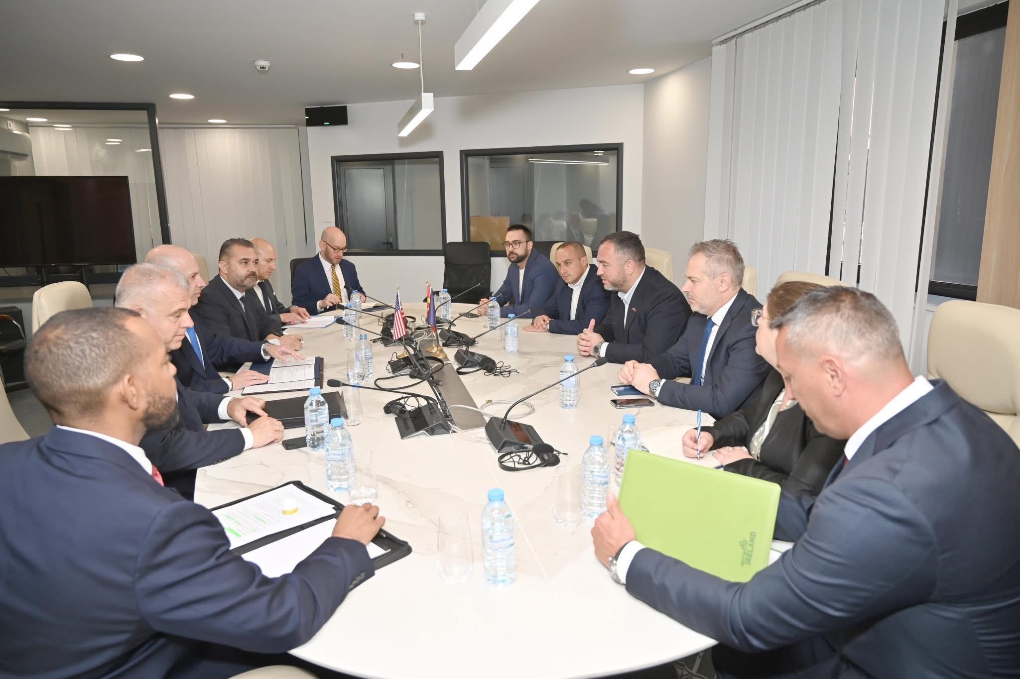 Тошковски и висока делегација од САД разговараа за зајакнување на соработката во борбата против организираниот криминал