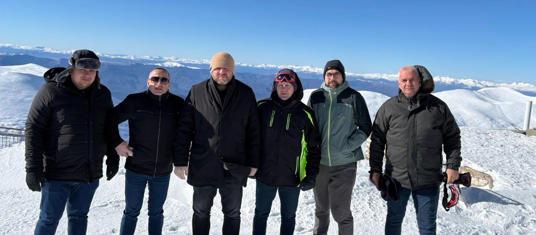 Тошковски ја започна годината со посета на службениците на Солунска Глава, кои на 2500 метри височина го одржуваат телекомуникацискиот систем на МВР во функција