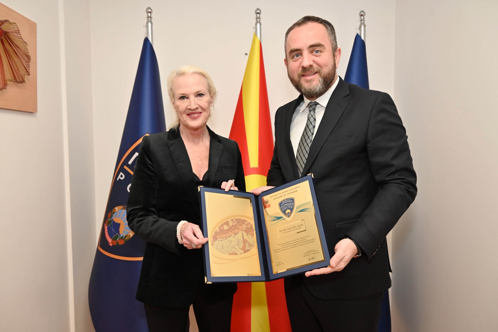 Тошковски на проштална средба со амбасадорката Агелер: САД остануваат клучен стратешки партнер во безбедноста