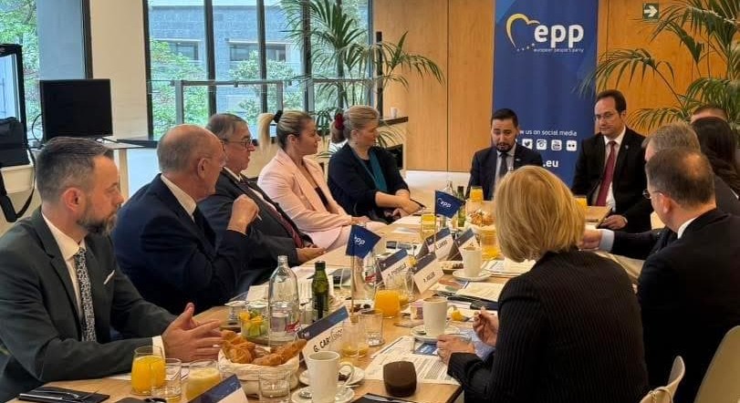 Трајков на состанок со Етичкиот комитет на ЕПП: Македонија е посветена на реформите и борбата со корупцијата