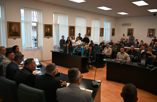 Трипуновски: Интерпелацијата е неиздржана, имаме повеќе сработено за две години за разлика од нивните 7 години