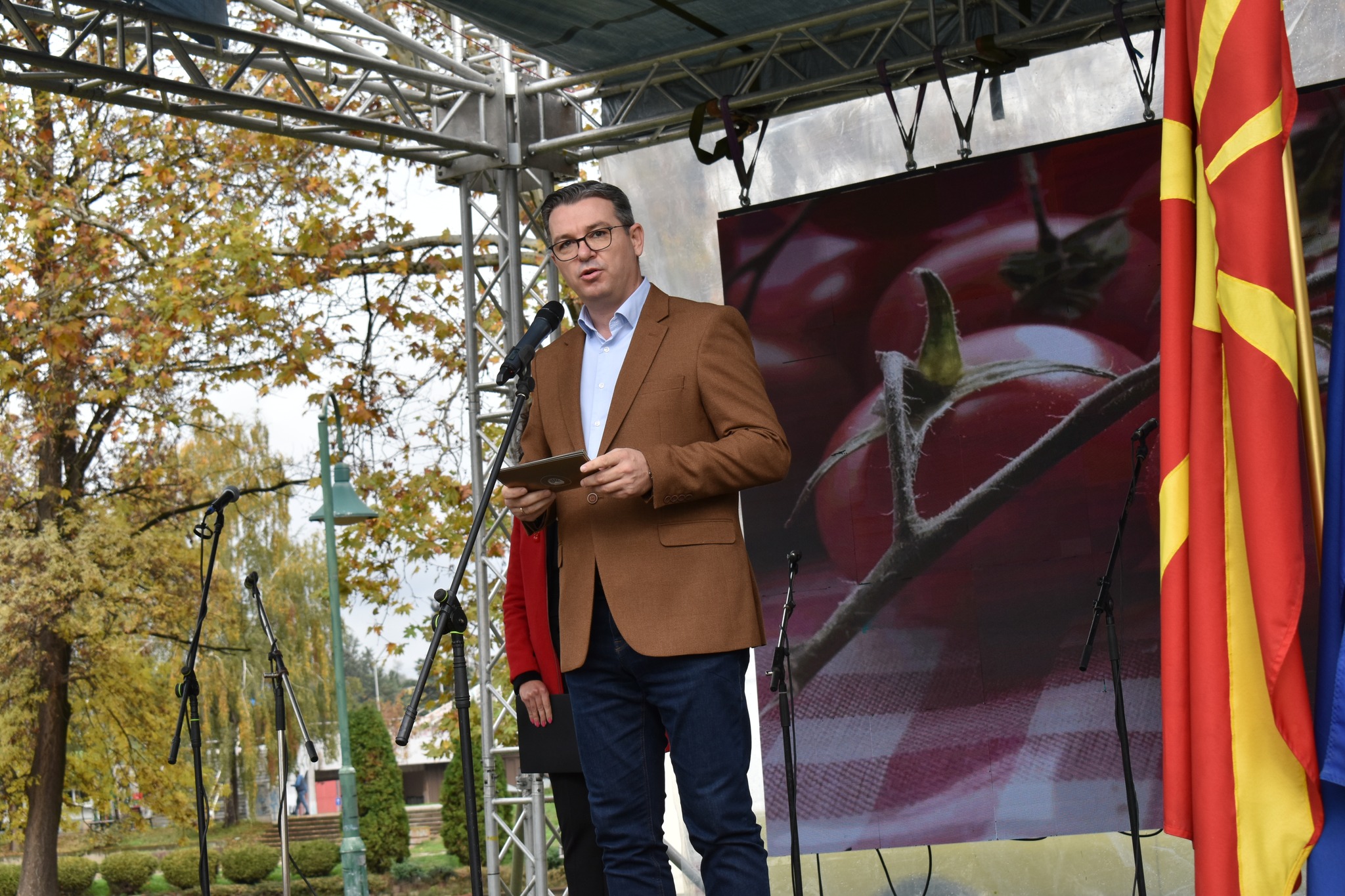 Трипуновски: Купувајте домашни производи, поддржете ги македонските земјоделци и преработувачи, заедно да ја негуваме традицијата