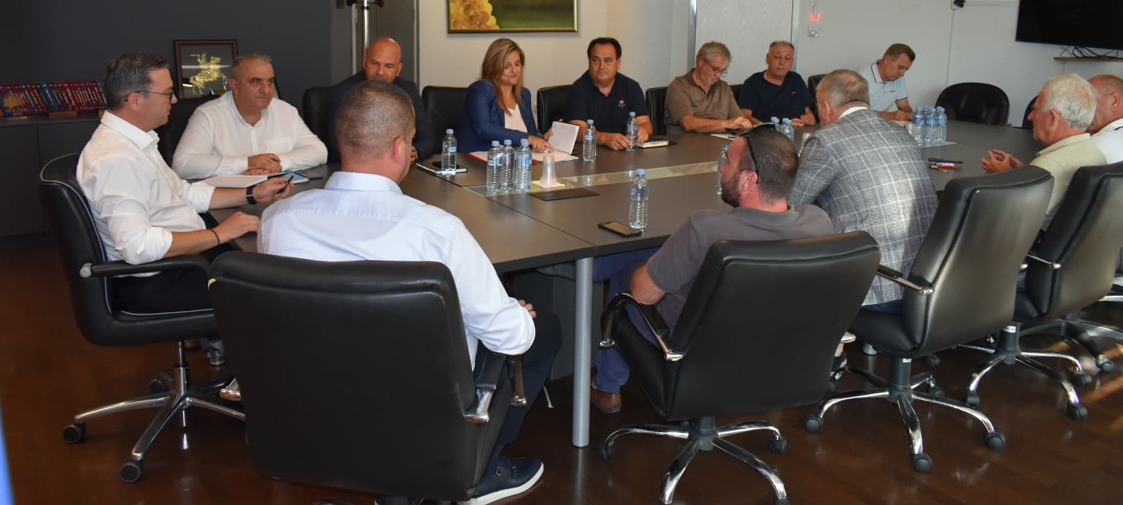 Трипуновски на средба со менаџментите на Винските визби и откупувачите