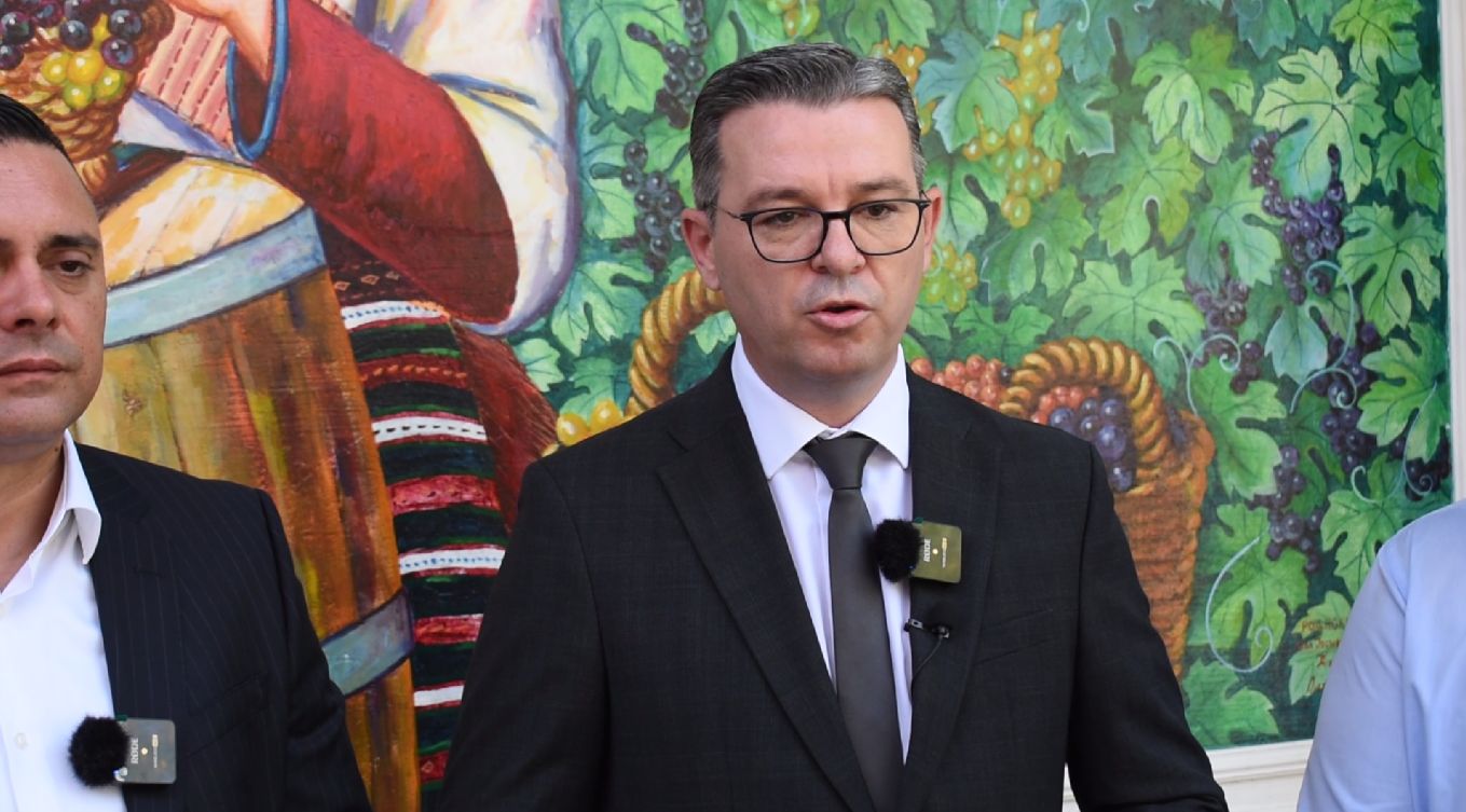 Трипуновски: Очекуваме рекордна берба од над 100 милиони килограми винско грозје, веќе откупени 30 милиони до 4 септември