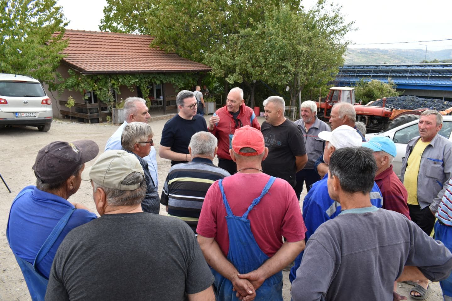 Трипуновски: Откупени се над 78 милиони килограми на винско грозје, секој грозд ќе биде собран да не се грижат земјоделците