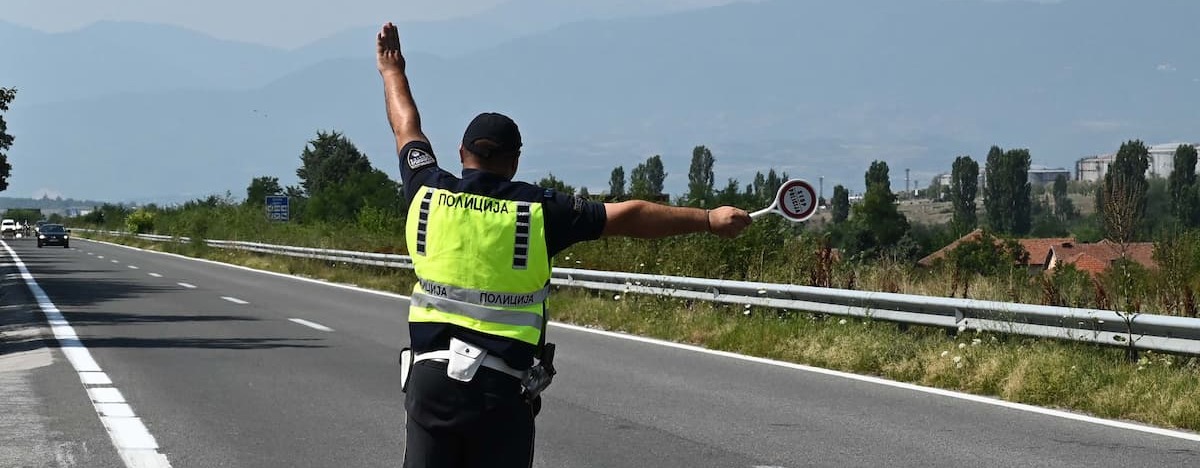 Вчера 968 сообраќајни прекршоци, 636 за брзо возење