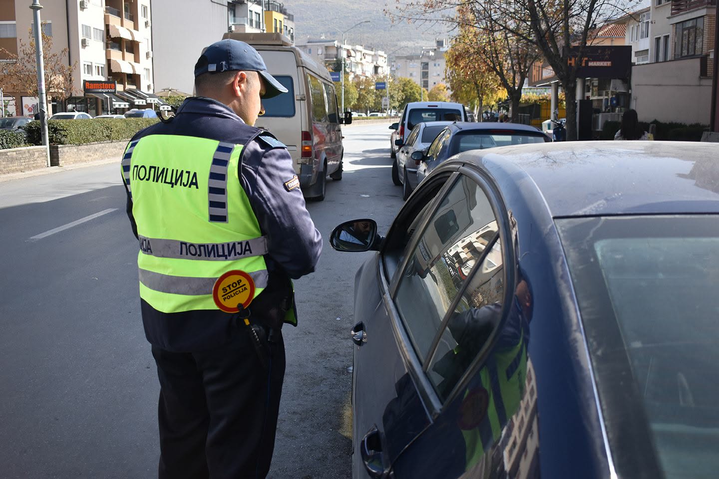 Вчера изречени 57 санкции во акциска контрола на Мобилната единица за безбедност на сообраќајот на патиштата во Струга, лишено од слобода едно лице, одземено возило