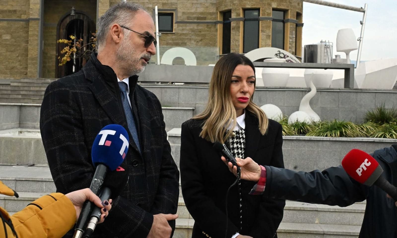 Вицепремиерите Стоилковиќ и Месаровиќ со заедничка посета на македонски компании во пресрет на утрешниот бизнис форум