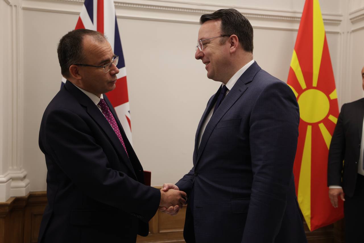 Вицепрeмиерот Николоски по потпишувањето на Договорот во Лондон: Започнуваме нова историја за развој на Македонија. Договорот со Обединетото Кралство ќе донесе еконoмски бум и стратешки партнер на Македонија