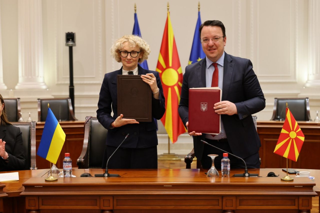 Вицепремиерот Николоски во видео разговор со Олекси Кулеба, заменик претседател на Владата на Украина, потпишана спогодбата за либерализација на билатералниот транспорт и транзит на стока