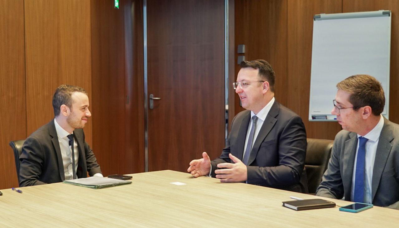 Вицепремиерот Николоски во Виена оствари средба со Северин Грубер од федералното Министерство за економија.