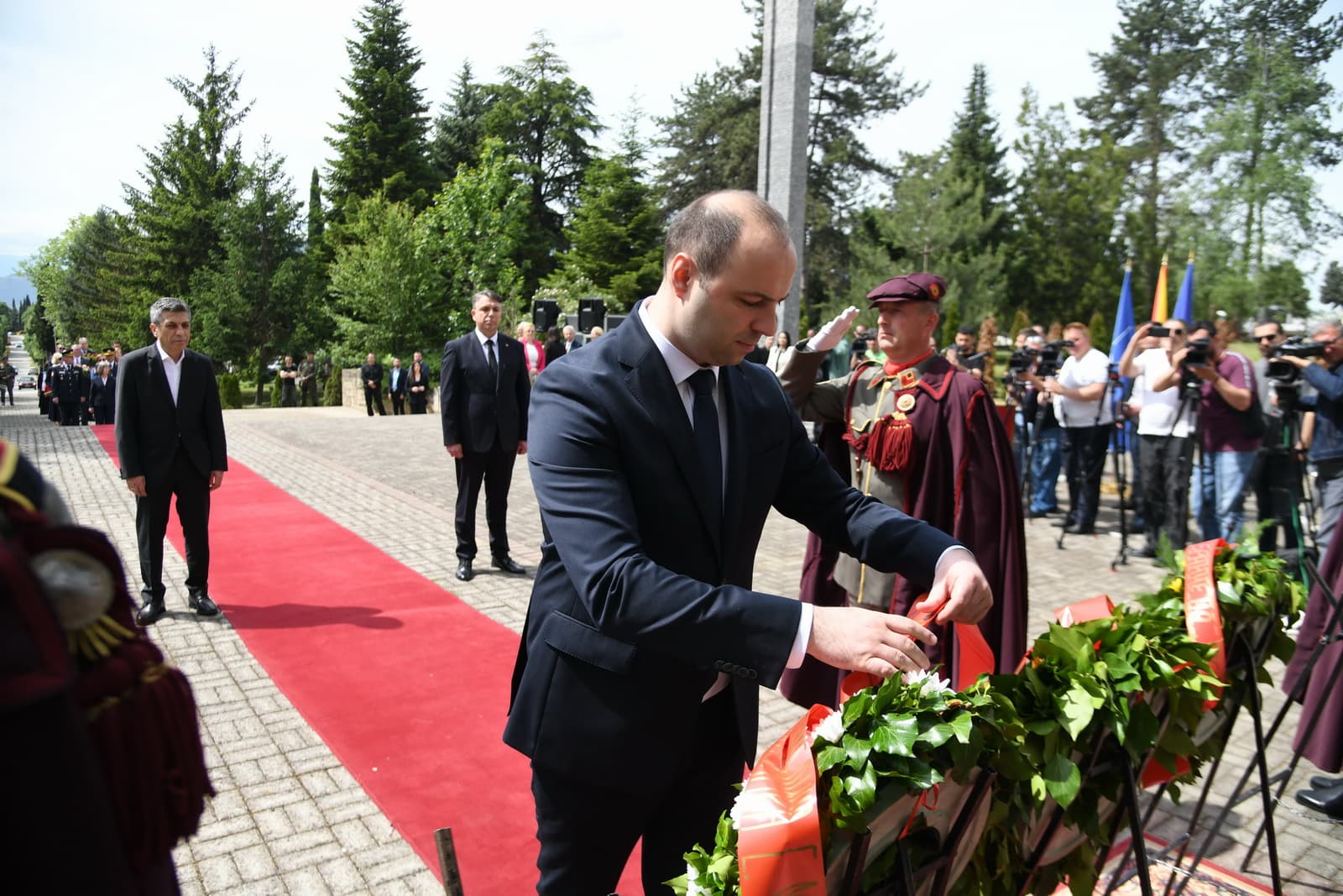 Висока владина делегација на одбележувањето на Денот на победата над фашизмот и Денот на Европа, пораки за значењето на борбата против фашизмот и потребата од обединета Европа кон која припаѓа и македонската држава