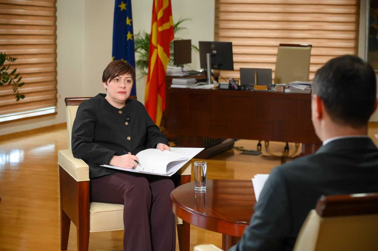 Димитриеска-Кочоска: Владата нема да дозволи намалување на најниските плати, Општиот колективен договор треба да претрпи измени