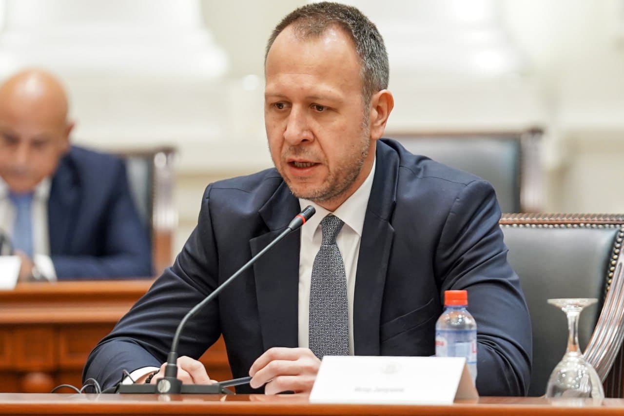 Владата обезбедува прочистувачи на воздух за 49 општини со цел подобрување на квалитетот на амбиенталниот воздух