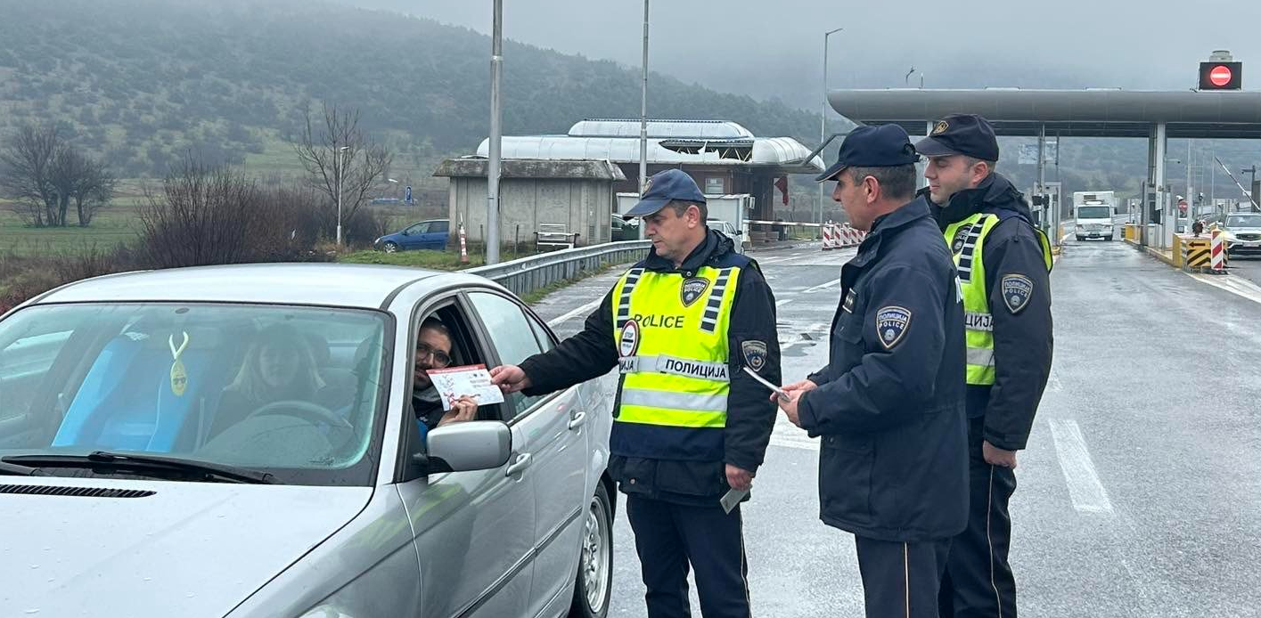 „Вози одговорно- патувај безбедно“, „Користи зимска опрема“ и „Паркирај совесно“, превентивни активности на СВР Штип и СВР Тетово