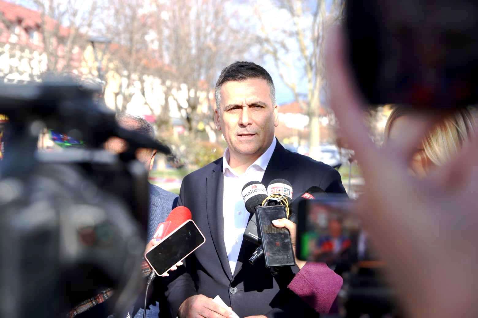 Хоџа на увид во Струга: Современ водовод, пат со пешачка патека и градење на колекторскиот систем Радожда-Калишта за Стружани