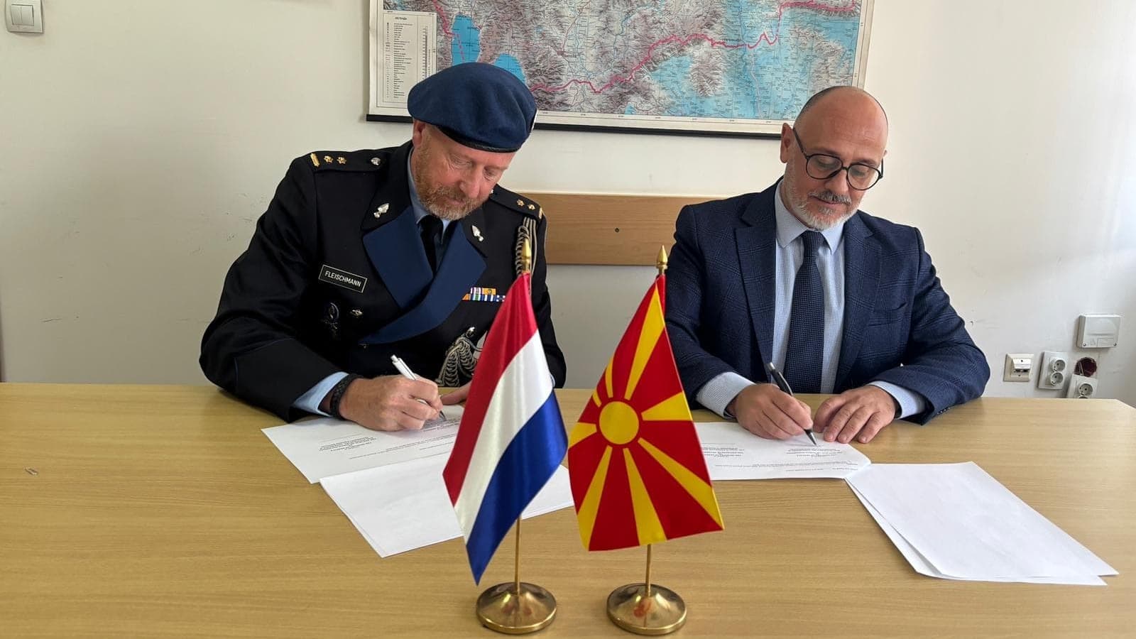 Зајакнување на одбранбената соработка со Холандија, потпишан Планот за билатерална соработка во одбраната