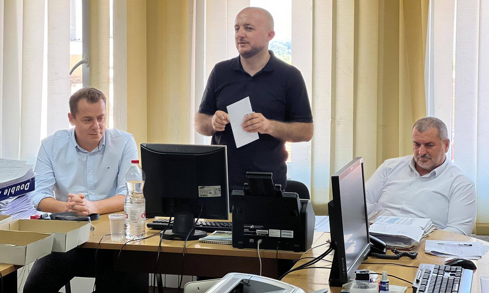 Заменик министерот Албрим Хоџа изврши увид врз процесот на доделување на картичките за „зелена нафта“ во Боговиње