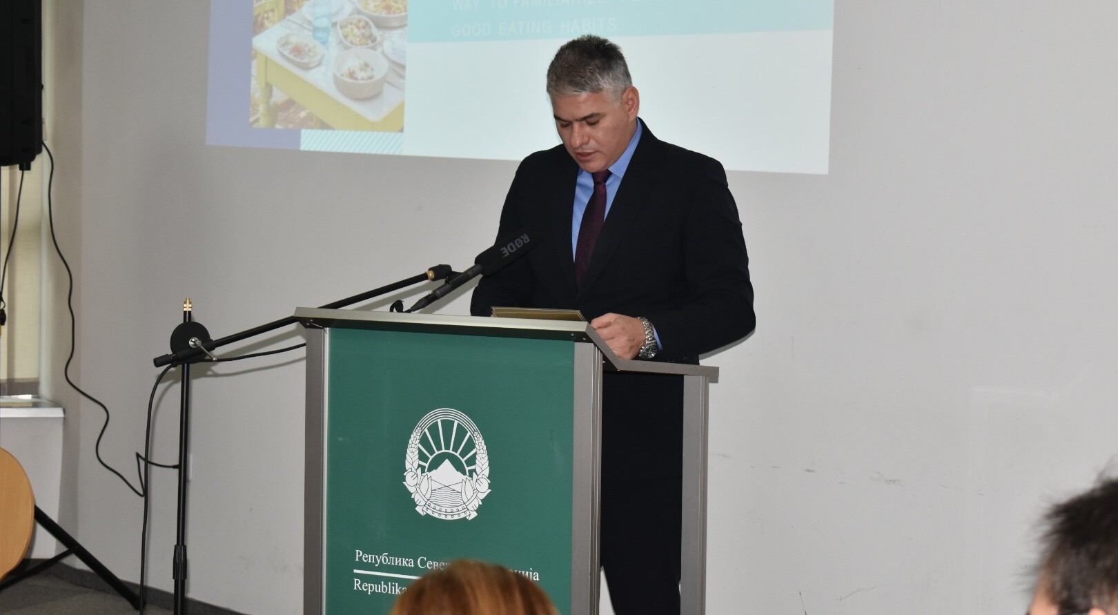 Заменик-министерот Фљакрон Беџети го отвори настанот за кратките синџири на снабдување и медитеранската исхрана, организиран од Италијанската амбасада