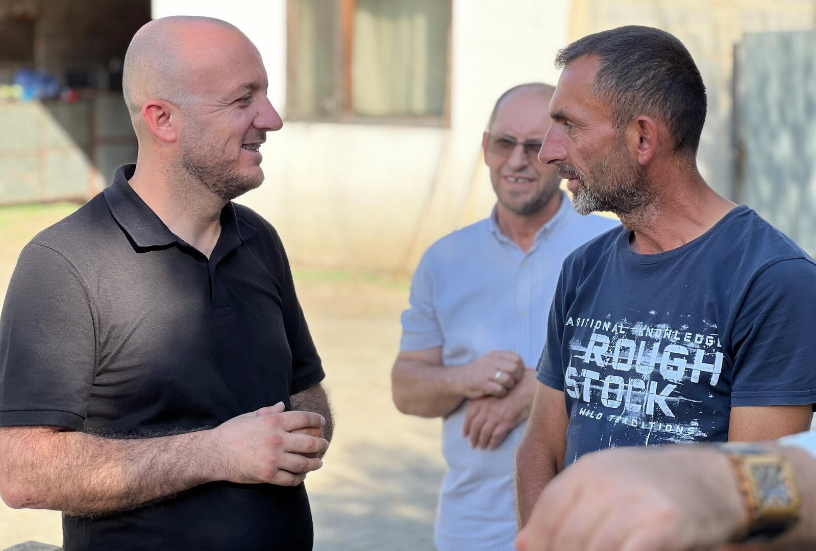 Заменик министерот Хоџа на терен со земјоделците од Боговиње и околните села