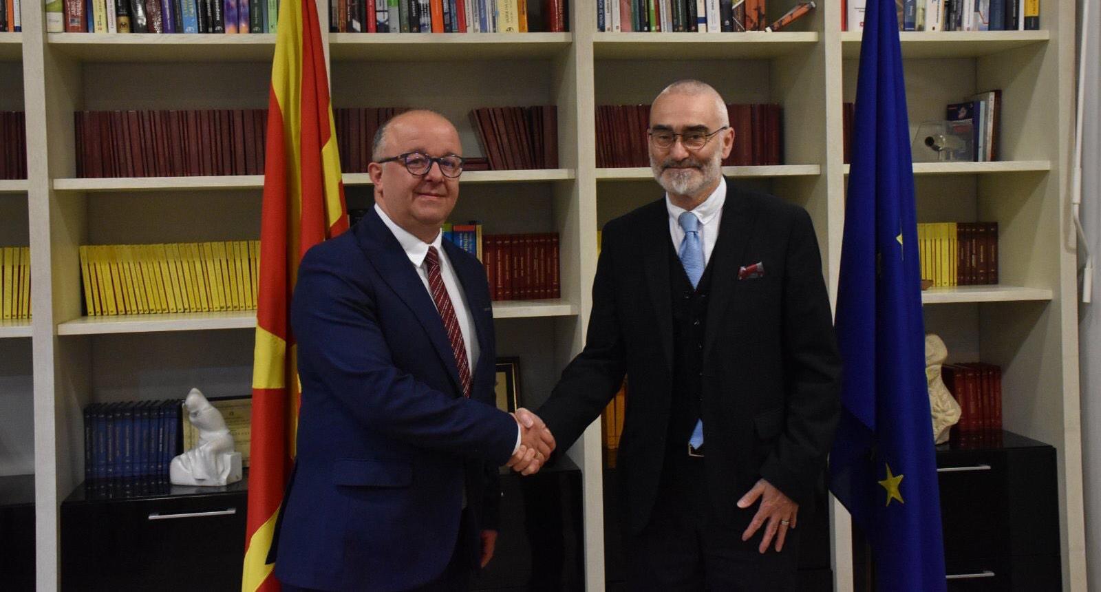 Заменик министерот Лазе Јаќимоски се сретна со заменик амбасадорот на Франција, г. Филип Маршето: Продолжување на соработката за реформи во јавната администрација