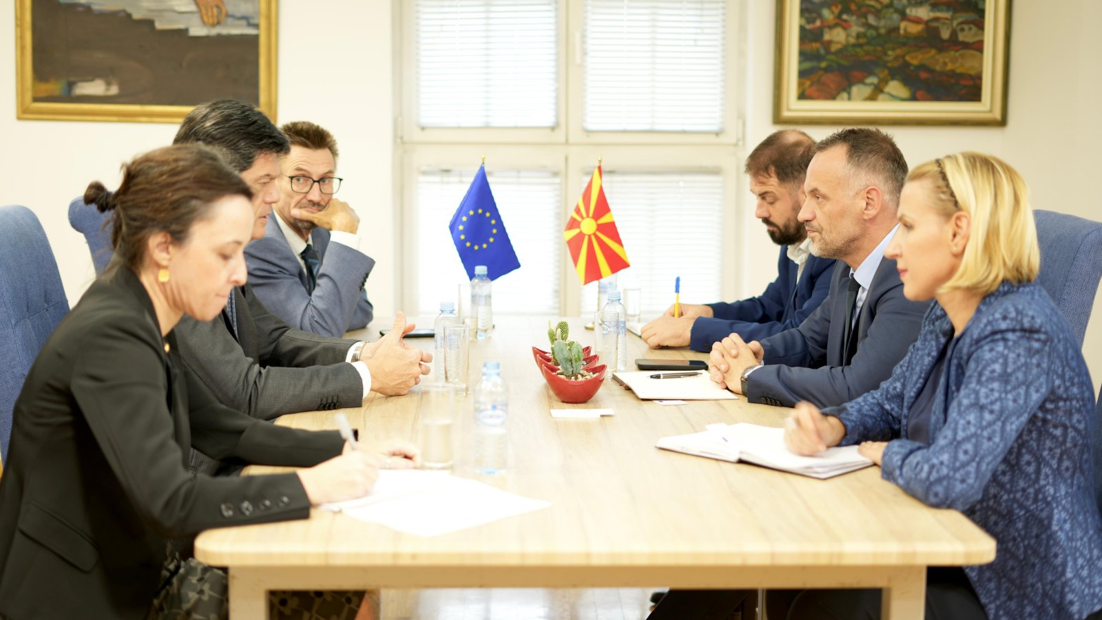 Заменик на претседателот на Владата Фетаи на средба со амбасадорот на ЕУ, Н.Е Рокас