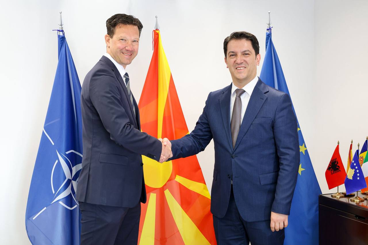 Заменик-претседателот на Владата Беким Сали, оствари средба со амбасадорот на Кралството Шведска Ола Солстром