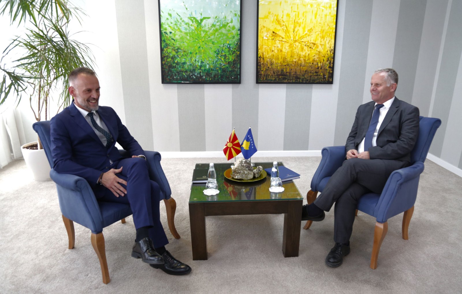 Заменик претседателот на Владата Фетаи на официјална средба во Косовска влада