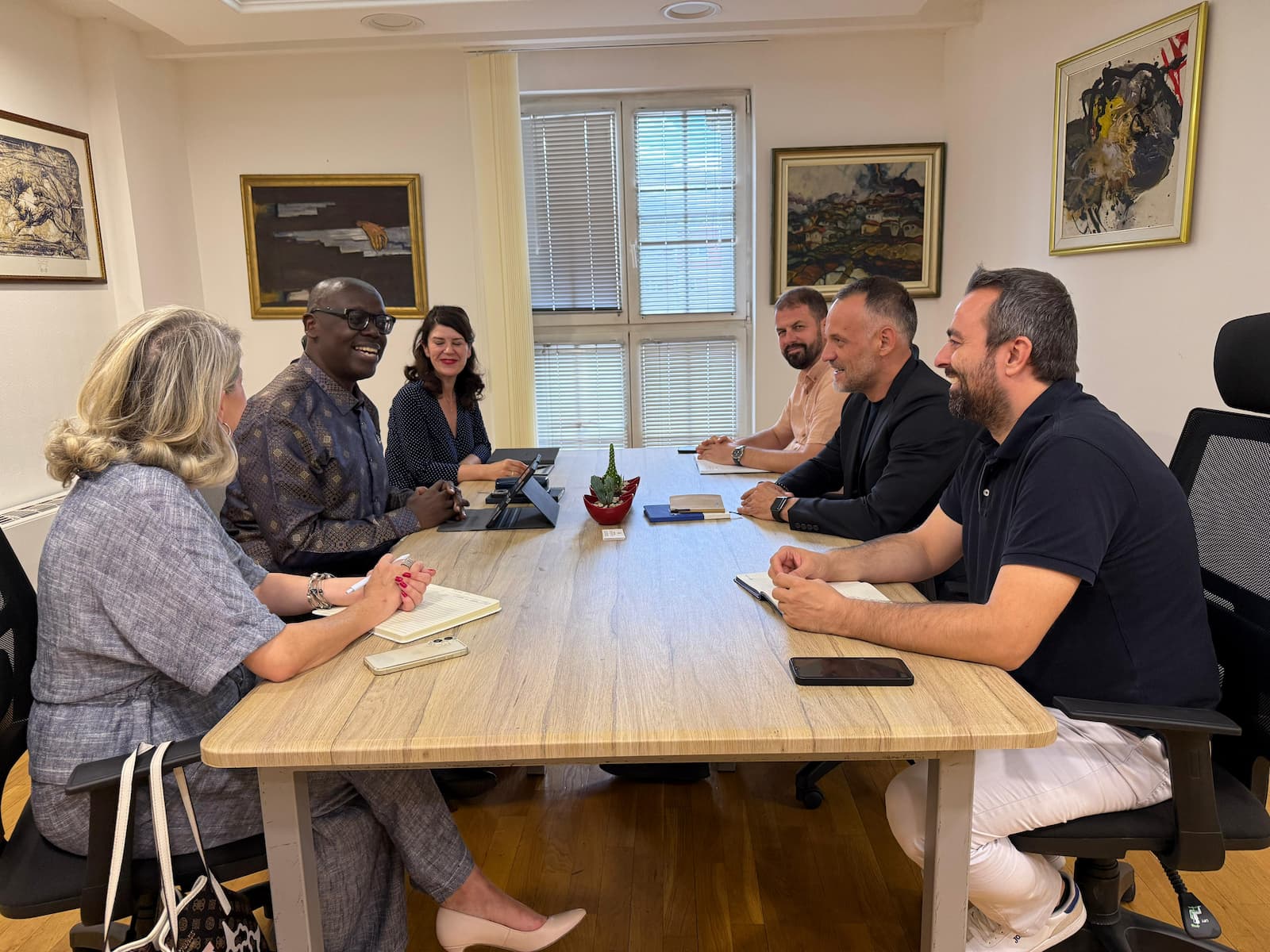 Заменик претседателот на Владата Фетаи оствари средба со Аидан Ејакуза, извршен директор на Партнерството за отворено власт