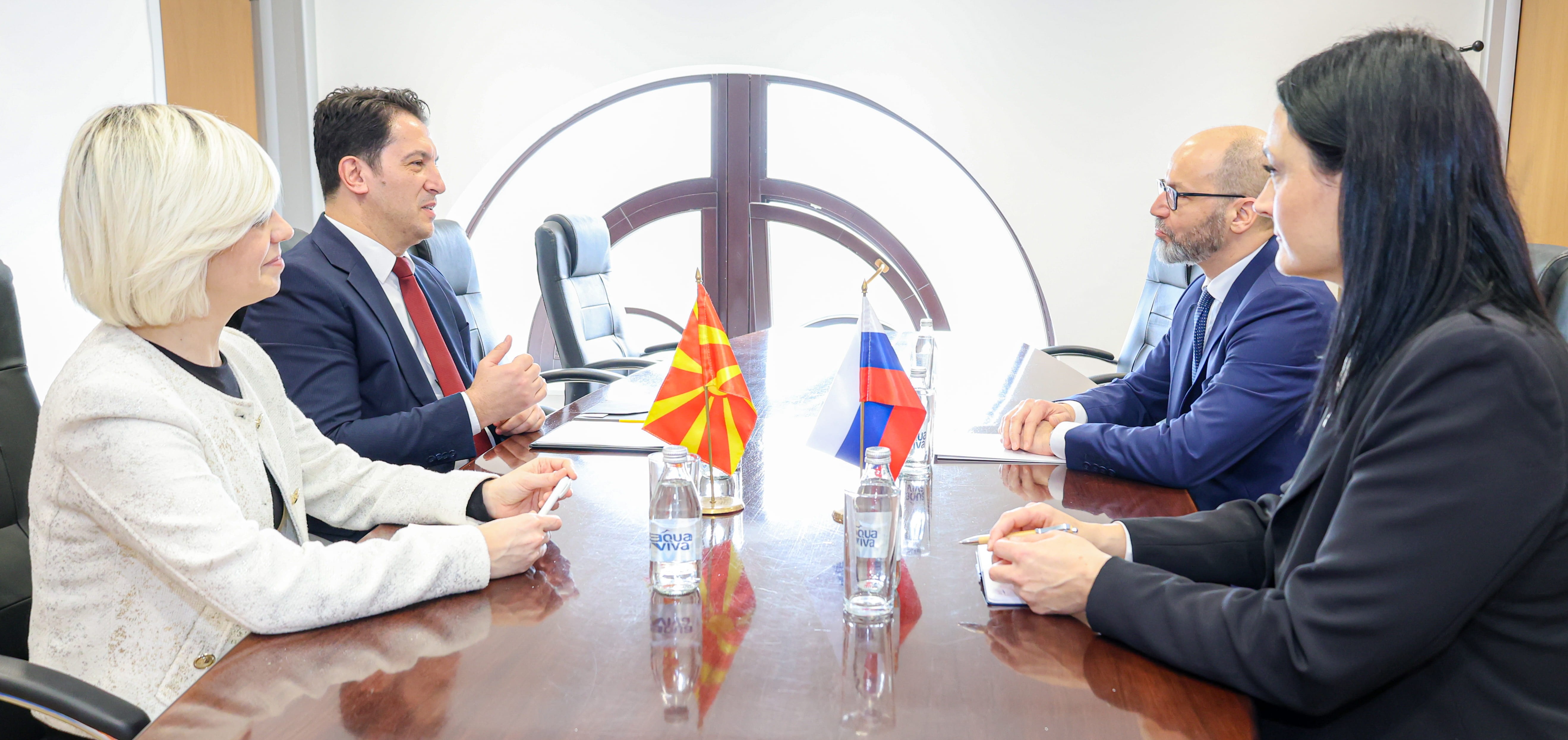 Заменик-претседателот на Владата и министер за европски прашања, Беким Сали, денеска оствари средба со амбасадорот на Република Словенија, Грегор Прескер