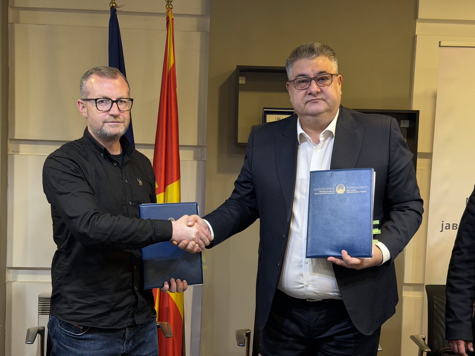 Зголемување на платите и унапредување на работничките права: Министерот за јавна администрација потпиша Колективен договор